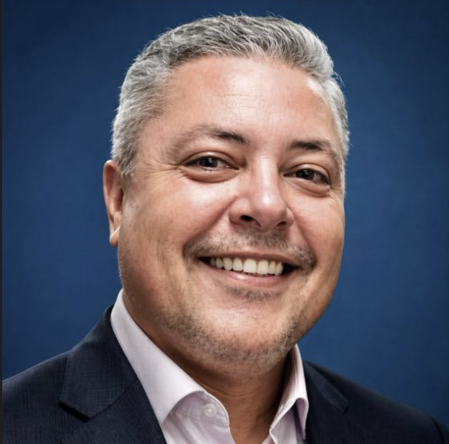 Professional portrait of Leno Oliveira