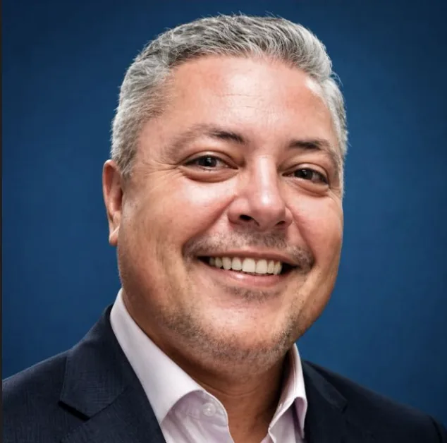 Professional portrait of Leno Oliveira